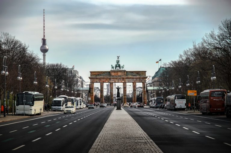 Berlin ve Almanya ekonomisini temsil eden şehir görünümü — Fotoğraf: Ansgar Scheffold / Unsplash