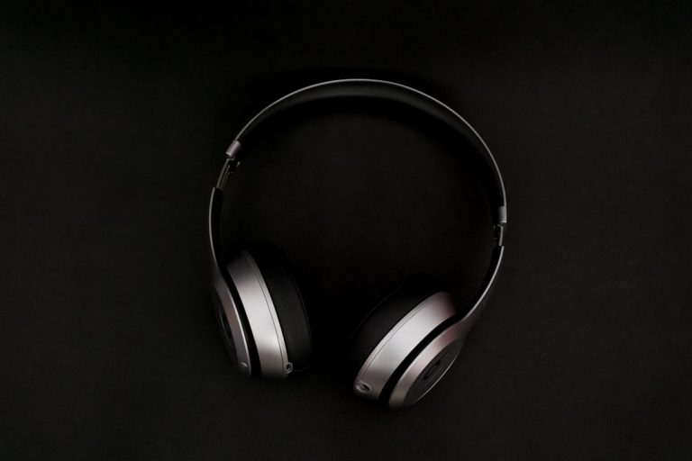 Avustralya yapay zeka müzik düzenlemesi haberi için temsili müzik stüdyosu görseli