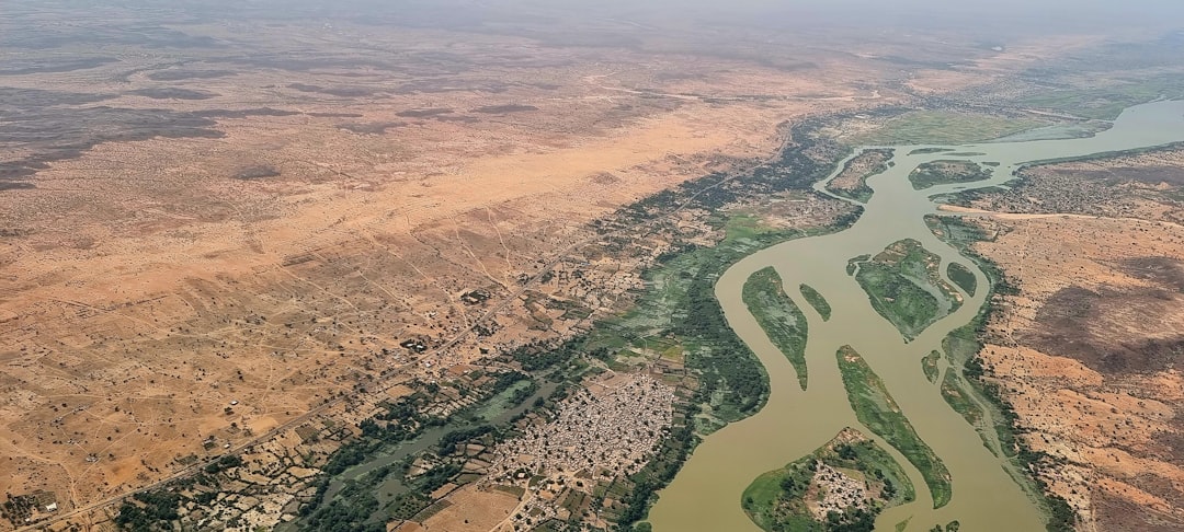 Nijer'de güvenlik gelişmesi için temsili Afrika manzarası