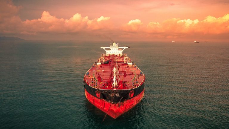 Petrol tankeri ve deniz taşımacılığı — Temsili görsel, Fotoğraf: Fredrick F. / Unsplash