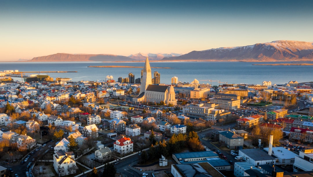 Reykjavik, İzlanda şehir görünümü — Fotoğraf: Einar H. Reynis / Unsplash