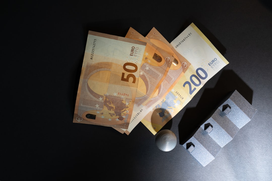 Euro Bölgesi enflasyon ve fiyat artışlarını temsil eden euro banknotları görseli